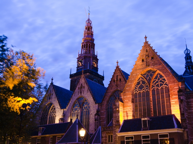 Discover Oude Kerk: Amsterdam's Medieval Architectural Gem