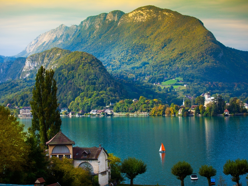 Discover Panorama du Lac: Your Alpine Paradise Awaits