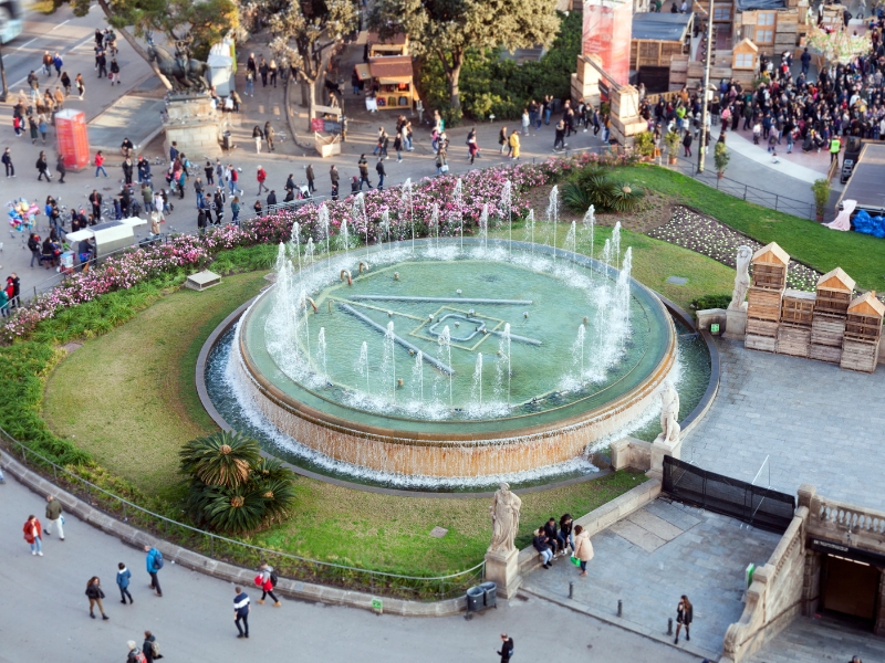 Plaça de Catalunya: Il cuore di Barcellona 2 Plaça Catalunya