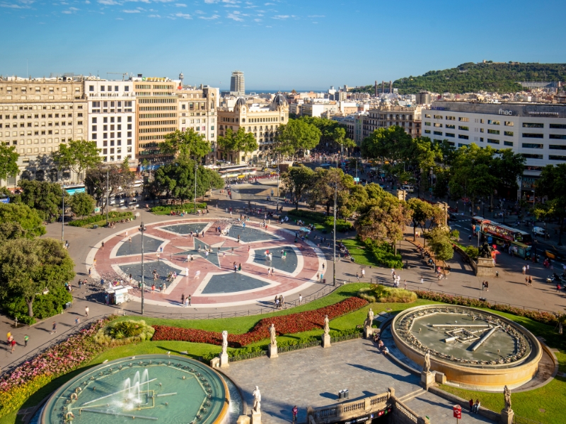 Plaça de Catalunya: Il cuore di Barcellona 1 Plaça Catalunya