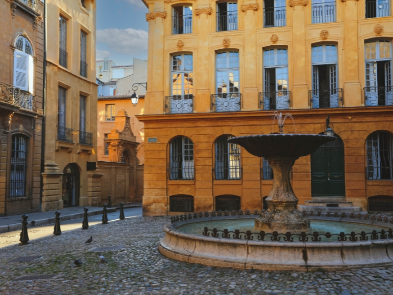 Place Albertas: Ponadczasowy plac w Aix-en-Provence 1 Place d'Albertas