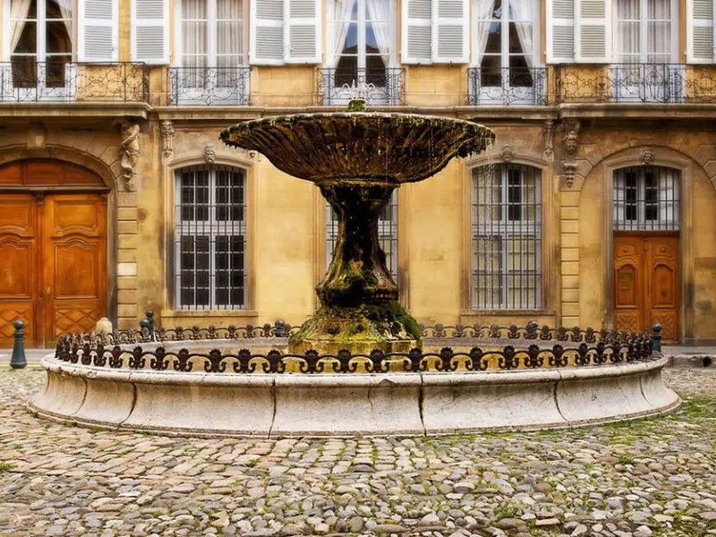 Place Albertas: Ponadczasowy plac w Aix-en-Provence 2 Place d'Albertas