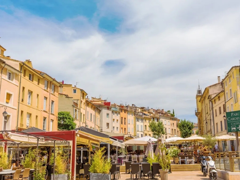 Praça dos Cardeais: Uma joia escondida em Aix-en-Provence 1 Praça dos Cardeais