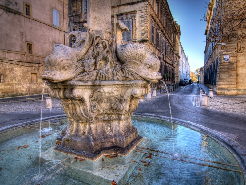 Place des Quatre-Dauphins