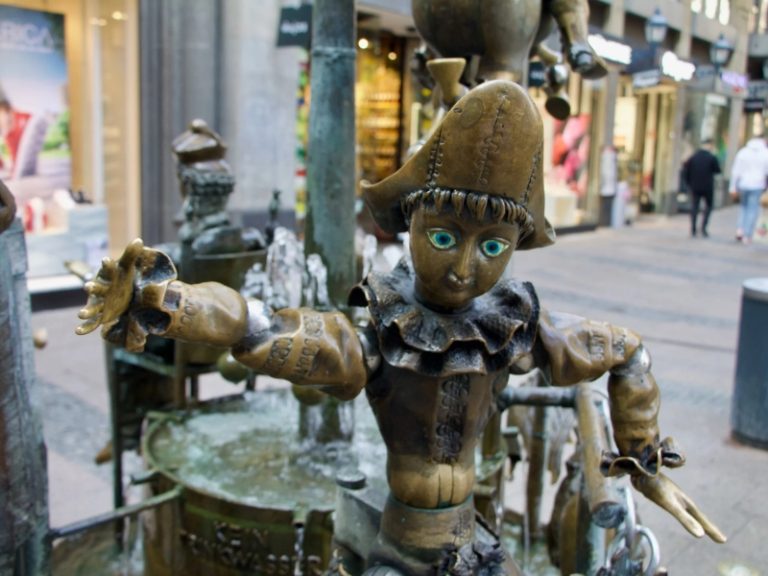 Puppenbrunnen in Aachen
