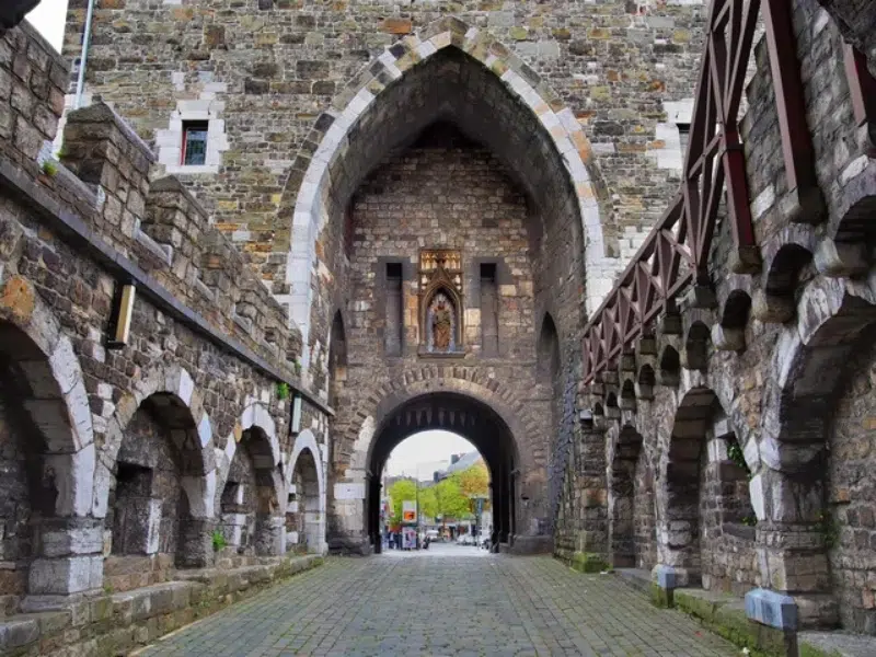 Ponttor: A Gateway to Aachen's History 3 Ponttor in Aachen