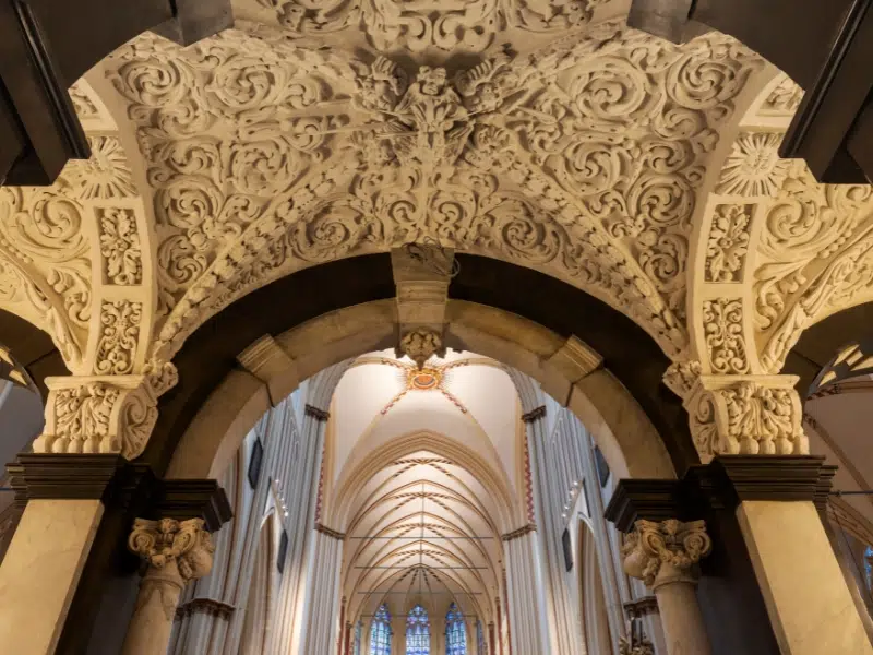 Catedral de San Salvador: Una obra maestra del gótico en Brujas 2 catedral de san salvador