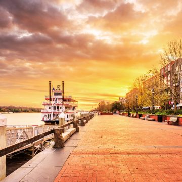 East River Street is a majestic waterfront promenade where historic cobblestones and century-old cotton warehouses overlook the bustling Savannah River.