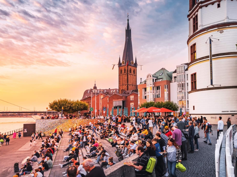 Burgplatz: il cuore storico di Düsseldorf 1 Burgplatz a Dusseldorf