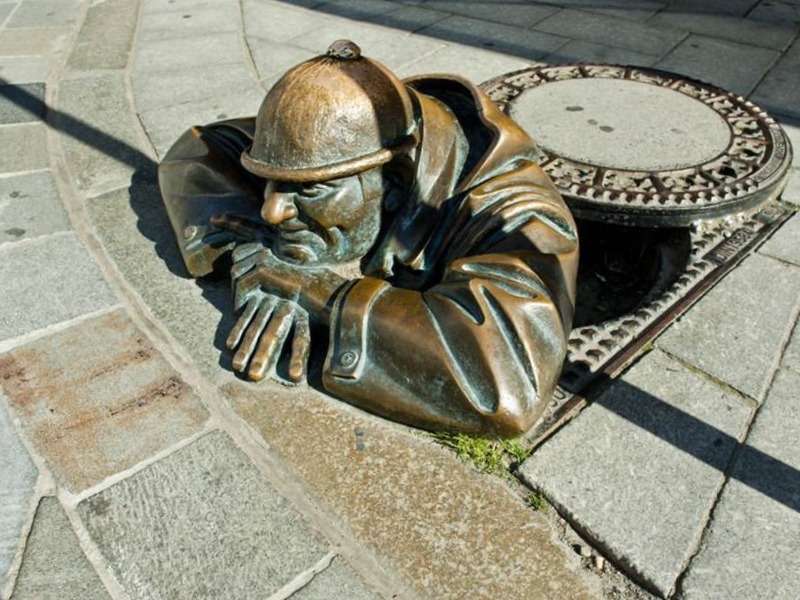 Čumil: Un icono peculiar de Bratislava 3 Čumil en Bratislava