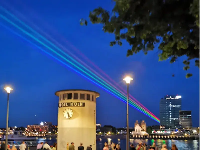La Pegelturm: Un hito histórico en el Rin 3 La Pegelturm de Colonia