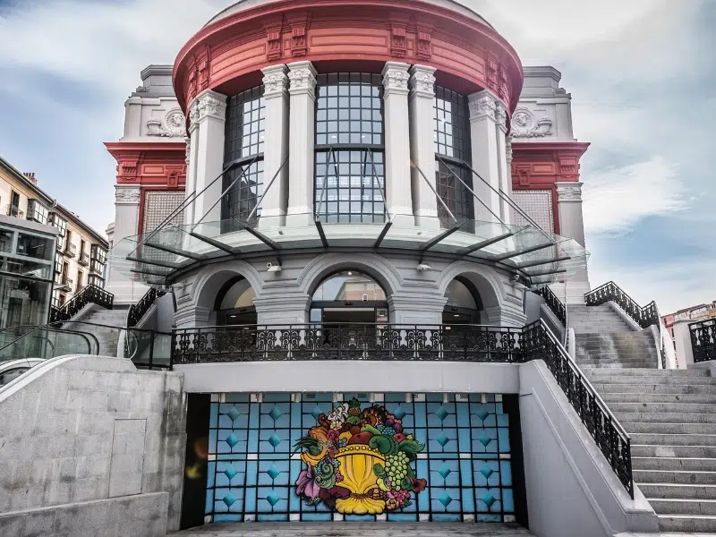 Mercado de la Ribera: Un viaje culinario por Bilbao 1 Mercado de Ribera