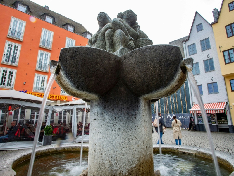 The Fischweiber-Brunnen: A Tribute to Cologne's Fishwives 2 Fischweiber-Brunnen in Cologne