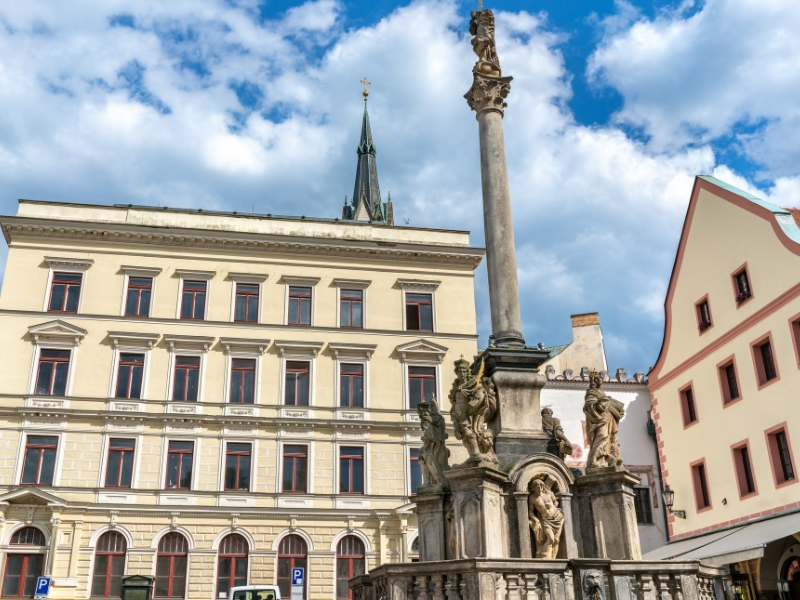 A Fonte e a Coluna da Peste: Um conjunto barroco em Cesky Krumlov 2 Fonte e Coluna da Peste em Cesky Krumlov
