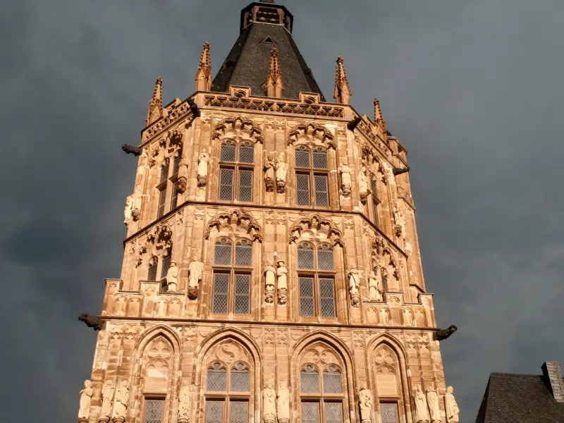 O Glockenspiel des Ratsturms: Uma Sinfonia Celestial em Colónia 3 Glockenspiel des Ratsturms em Colónia