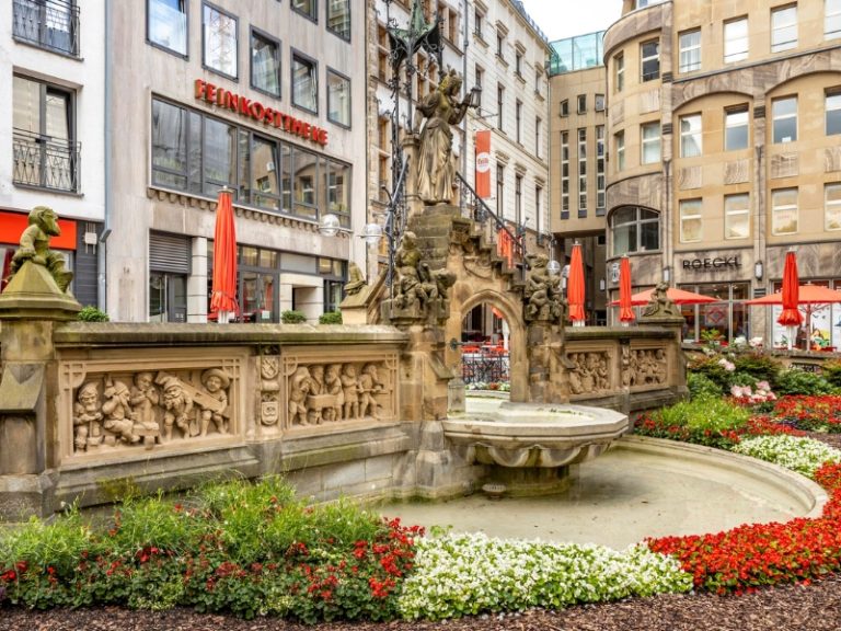 Heinzelmännchenbrunnen in Cologne