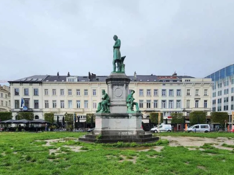 Piazza del Lussemburgo: Un'oasi di pace nel cuore di Bruxelles 2 Piazza del Lussemburgo a Bruxelles