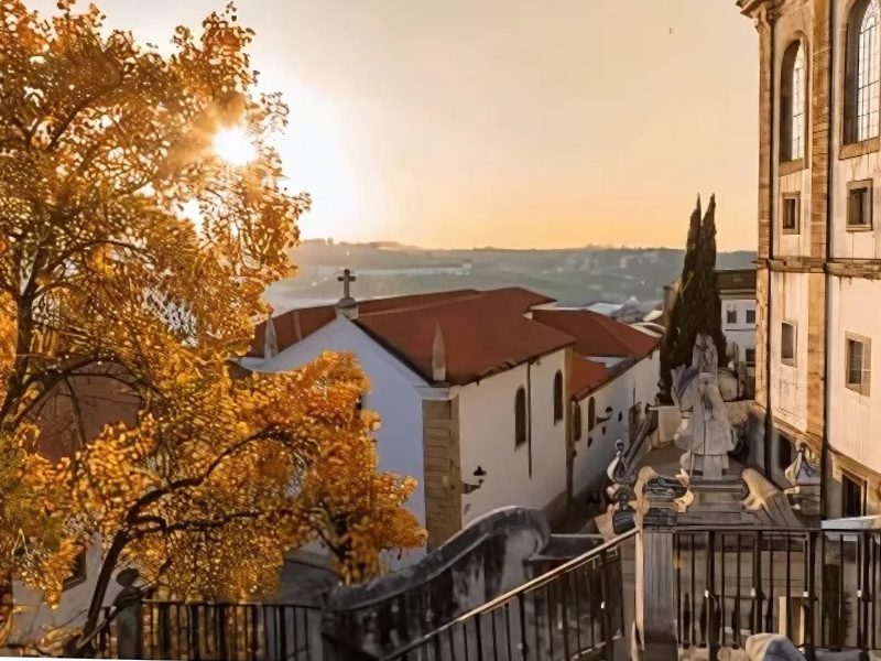 A Escada de Minerva: Uma escada para o conhecimento e a beleza 3 Escadas de Minerva em Coimbra