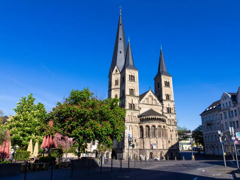 Das Münster von Sankt Martin: Ein zeitloses Meisterwerk 1 Münster St. Martin in Bonn