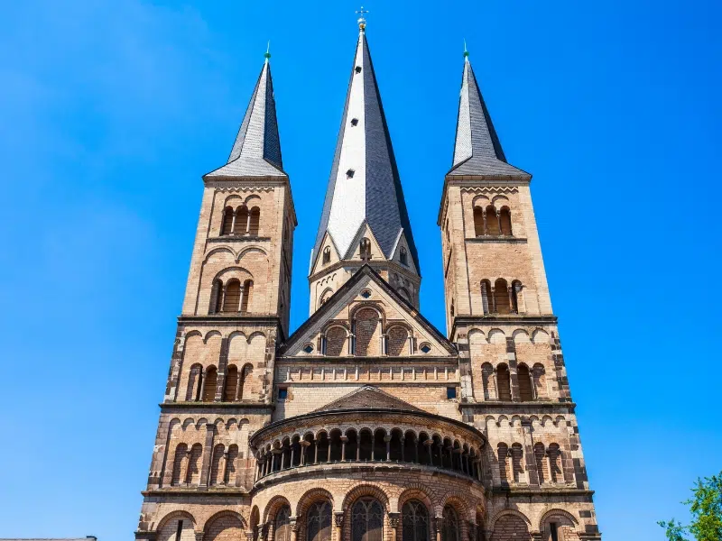 Das Münster von Sankt Martin: Ein zeitloses Meisterwerk 3 Münster St. Martin in Bonn