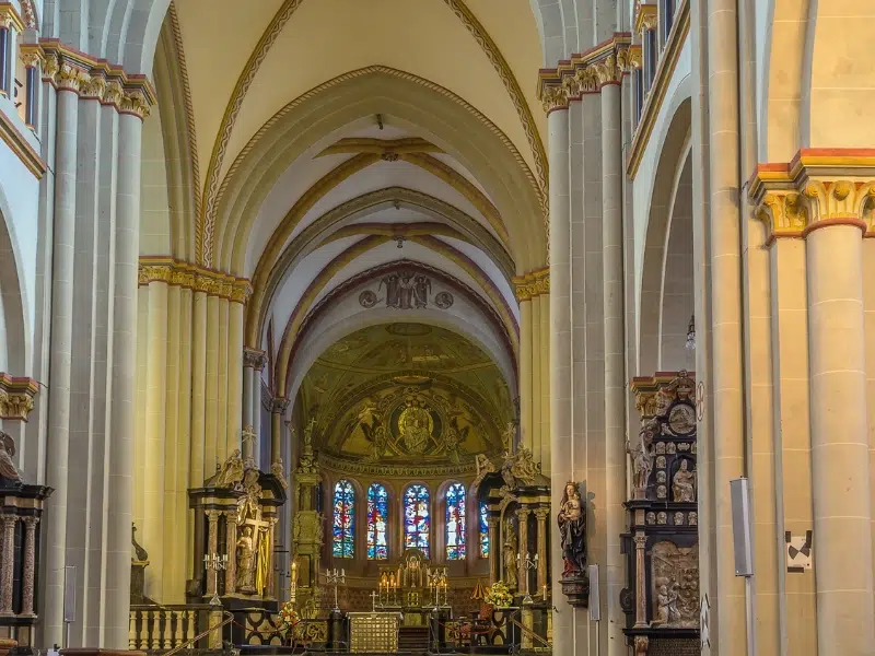 Das Münster von Sankt Martin: Ein zeitloses Meisterwerk 2 Münster St. Martin in Bonn
