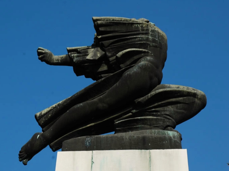 Monumento de gratidão: Um símbolo de amizade eterna 2 Monumento de Gratidão