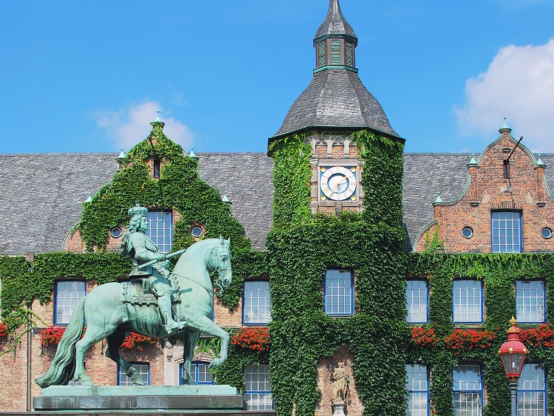 Il Municipio Vecchio: Un gioiello senza tempo di Düsseldorf 2 Municipio vecchio di Dusseldorf