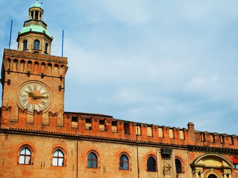 Palazzo d'Accursio: Un gioiello del Rinascimento a Bologna 1 Palazzo d'Accursio