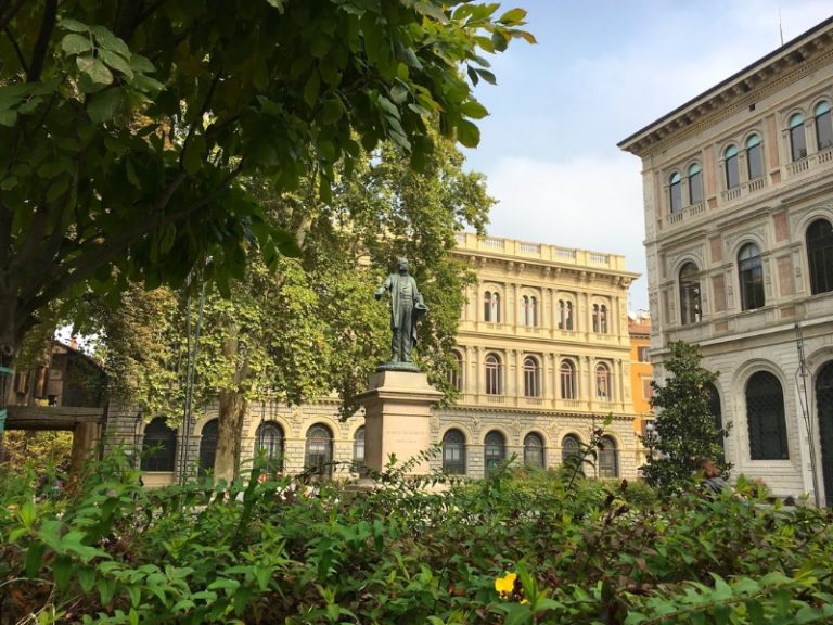 Piazza Minghetti