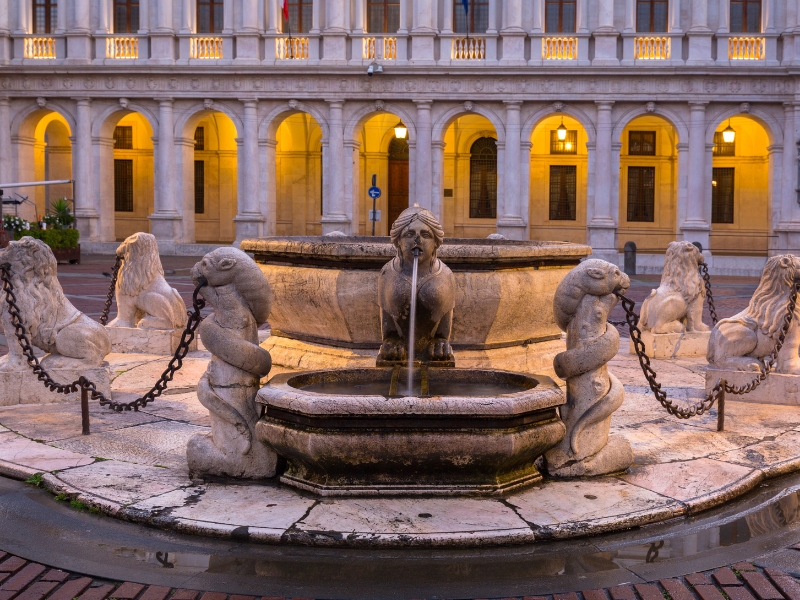 Piazza Vecchia: een tijdloos plein in het hart van Bergamo 2 Piazza Vecchia Bergamo Alta