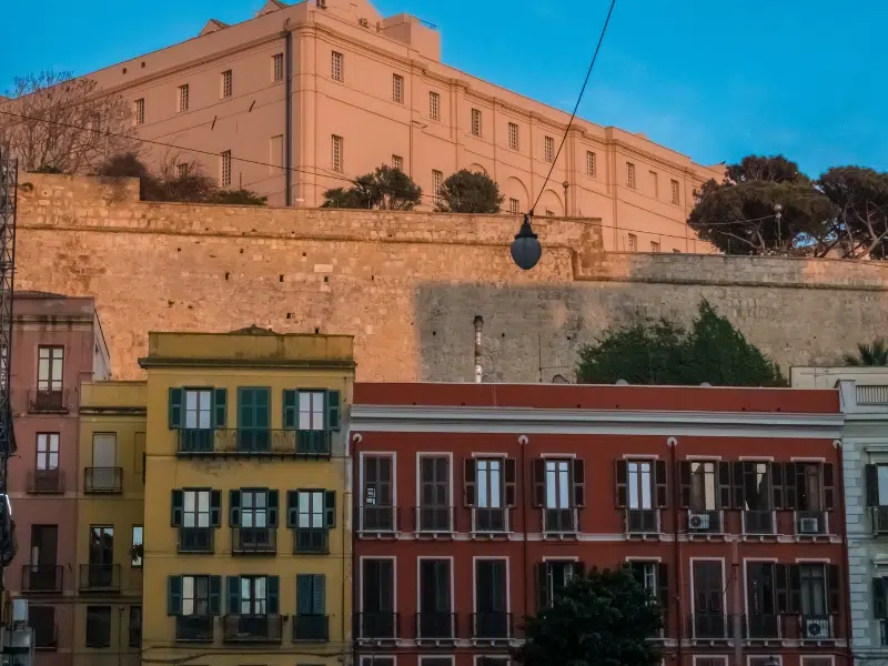 Piazza Yenne: Das Herz von Cagliari 1 Piazza Yenne in Cagliari