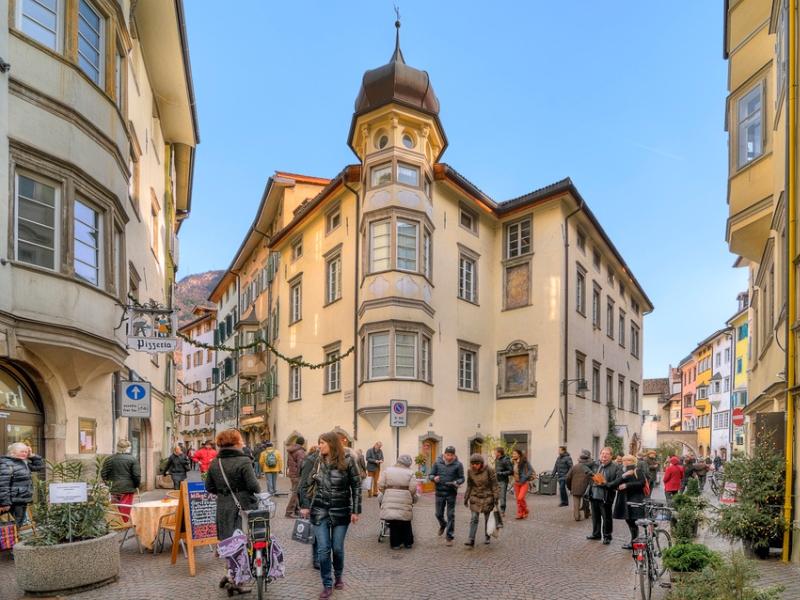 Piazza delle Erbe : Un cœur vibrant de Bolzano 3 Piazza delle Erbe à Bolzano