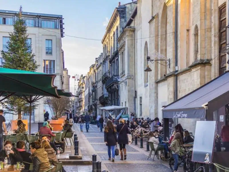Place Camille Jullian: Ein verstecktes Juwel in Bordeaux 1 Platz Camille Jullian in Bordeaux