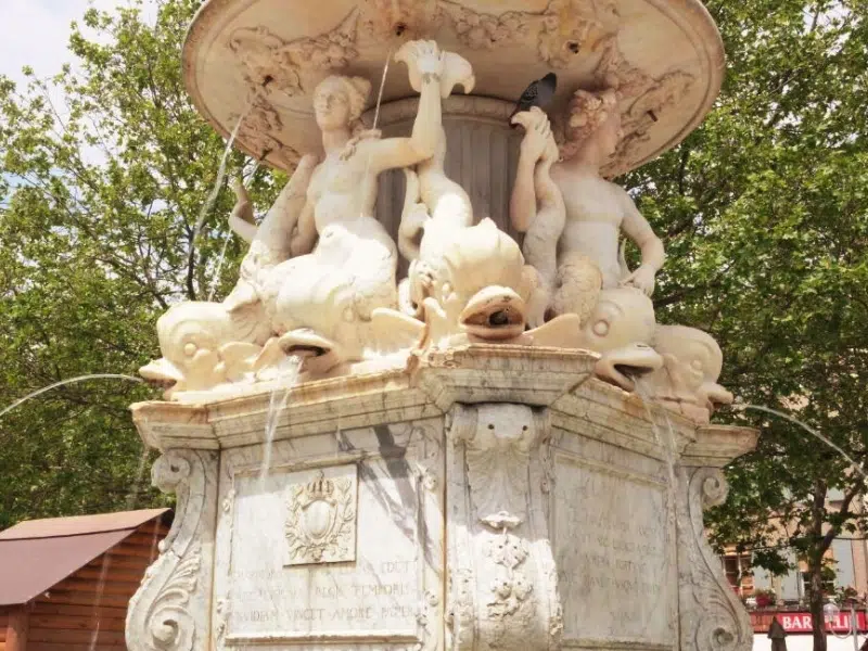 CPA Ancienne – Carcassonne, Ville Basse, Place Carnot, Marché Aux Herbes, Animée