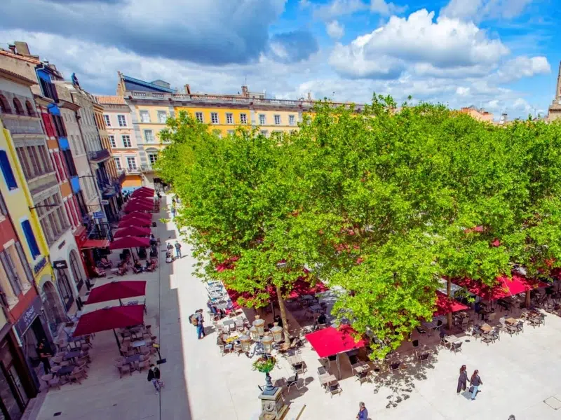 Praça Carnot: Um coração de Carcassonne 1 Place Carnot em Carcassonne