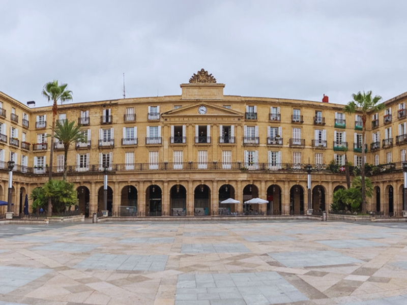 Plaza Nueva: Il cuore del centro storico di Bilbao 1 Plaza Nueva a Bilbao