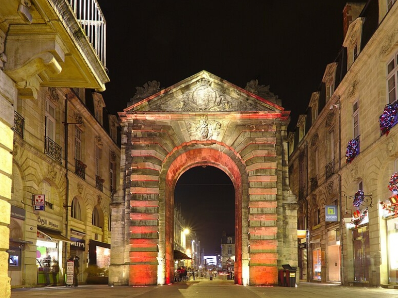 Porte Dijeaux: Neoklasycystyczna brama do Bordeaux 1 Porte Dijeaux w Bordeaux