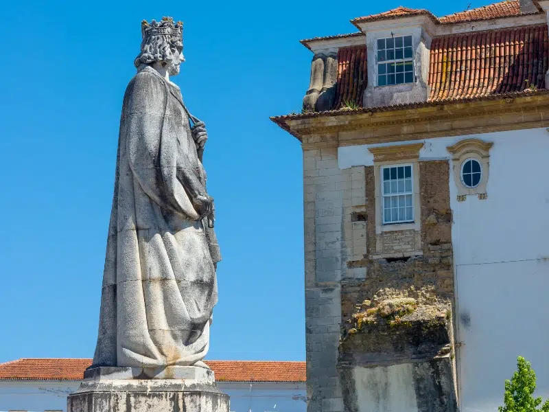Praca Dom Dinis : Une place intemporelle à Coimbra 1 Praca Dom Dinis à Coimbra