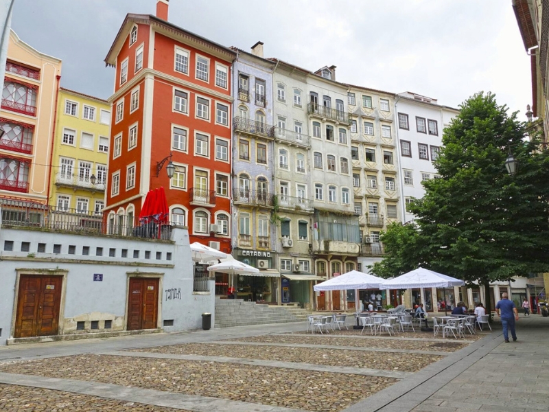Praca do Comercio: A Vibrant Heart of Coimbra 1 Praca do Comercio in Coimbra
