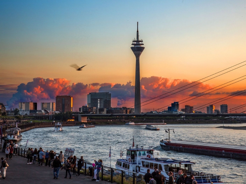 Rheinpromenade in Dusseldorf