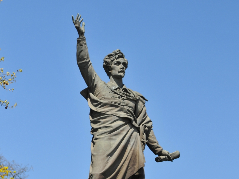 La statua di Sandor Petofi: Un simbolo del nazionalismo ungherese 2 Statua di Sandor Petofi a Budapest
