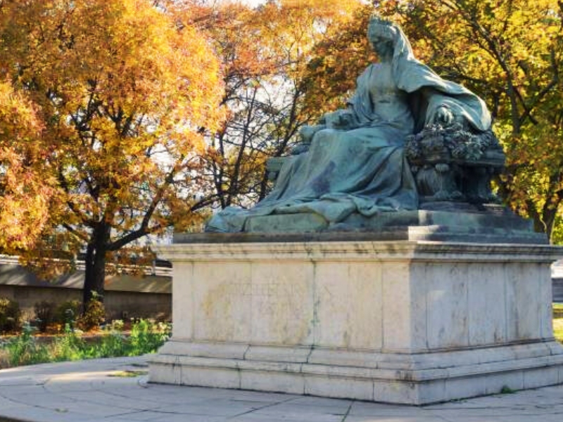 A Timeless Tribute: The Statue of Elizabeth Queen 3 Statue of Elizabeth Queen in Budapest