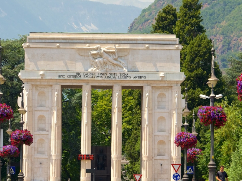 Das Siegesdenkmal: Ein Symbol der Kontroverse 3 Siegesdenkmal in Bozen