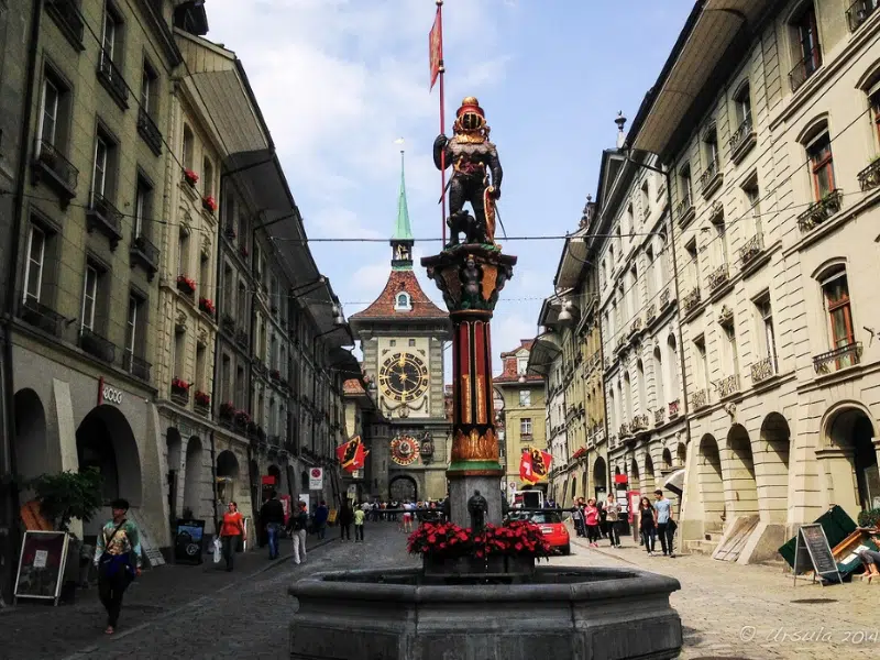 Zähringerbrunnen: A Bearish Beauty in Bern 1 Zähringerbrunnen