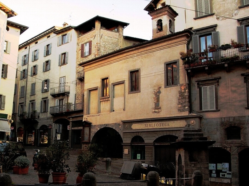 Piazza Mercato delle Scarpe: un encanto intemporal 3 Plaza Mercato delle Scarpe