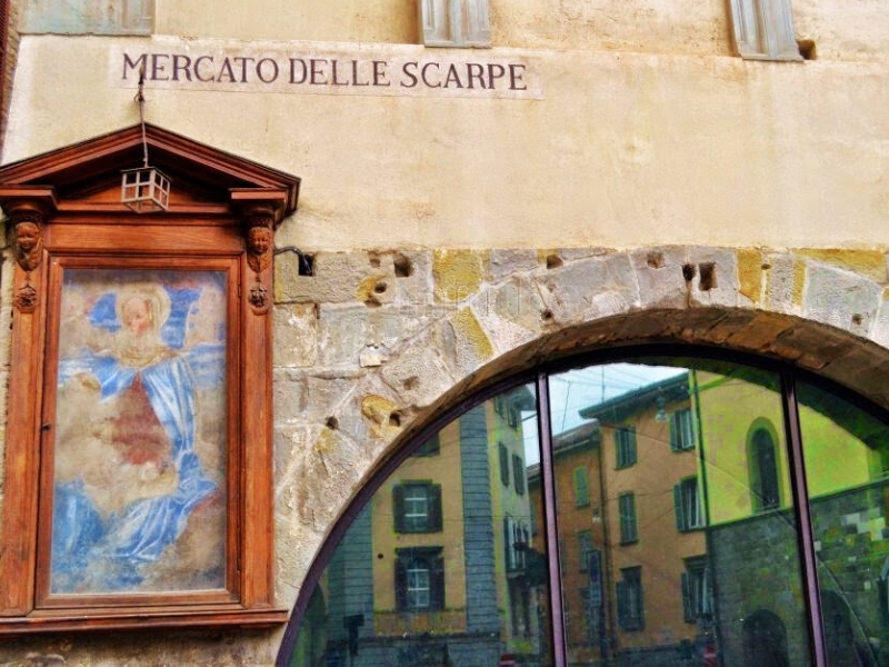 Piazza Mercato delle Scarpe: un encanto intemporal 1 Plaza Mercato delle Scarpe