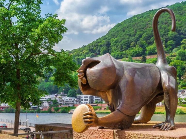 Brückenaffe in Heidelberg