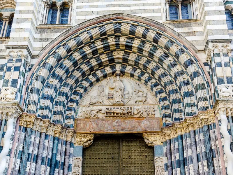 De kathedraal van San Lorenzo: een Genuees icoon 1 Kathedraal van San Lorenzo in Genua