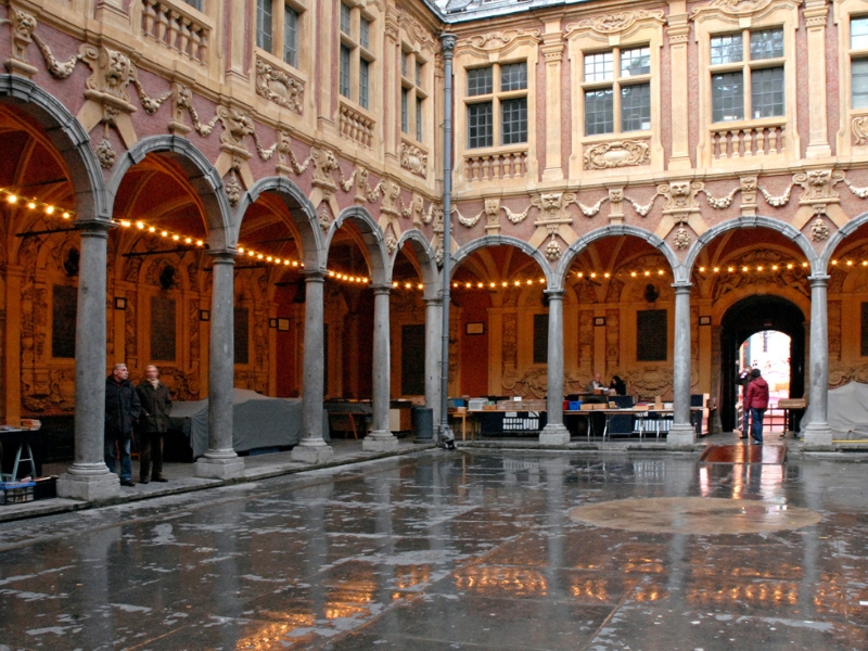 La Vieille Bourse: Een literaire haven in het hart van Lille 2 La Vieille Bourse in Lille