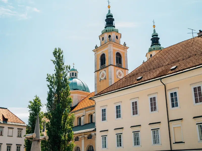 Katedra w Lublanie: Barokowe arcydzieło w sercu miasta 3 Katedra w Lublanie